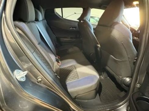 Used 2022 Toyota C-HR XLE image 16
