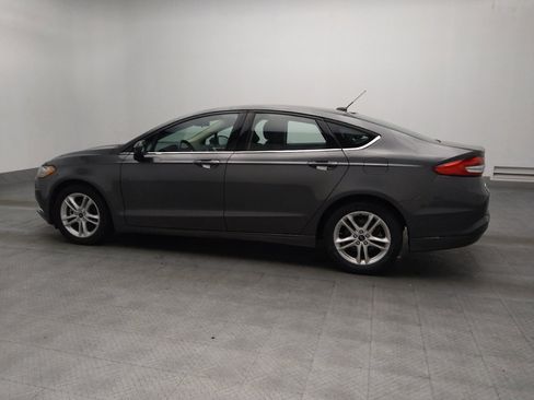 Used 2018 Ford Fusion SE w/ Fusion SE Technology Package FWD image 3