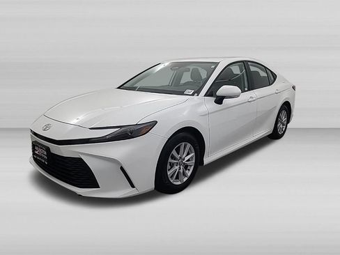 Used 2026 Toyota Camry LE FWD image 9