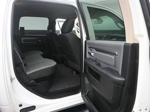 Used 2022 RAM 1500 Classic SLT AWD/4WD image 33