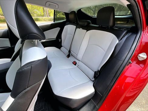 Used 2022 Toyota Prius XLE FWD image 19