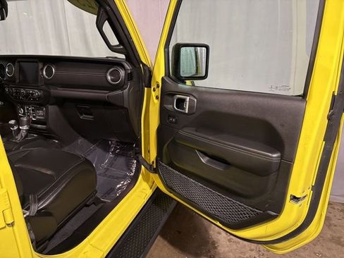 Used 2023 Jeep Wrangler Unlimited Sahara w/ Cold Weather Group image 33