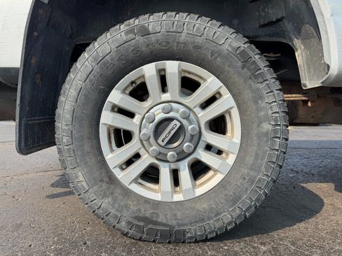 Used 2017 Ford F250 XLT w/ FX4 Off-Road Package AWD/4WD image 13