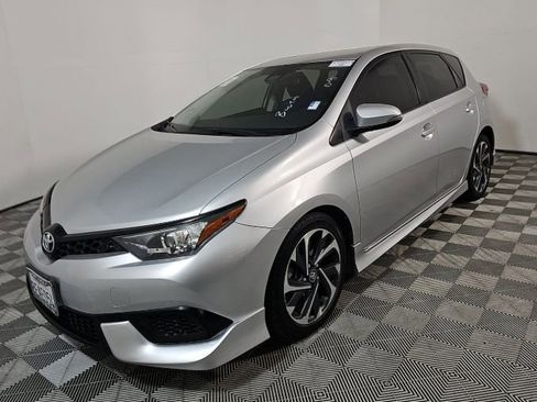 Used 2018 Toyota Corolla iM image 1