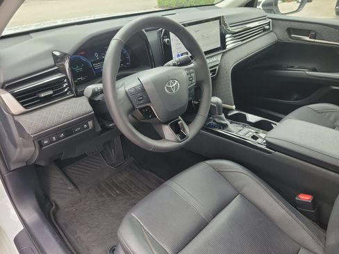 Used 2025 Toyota Camry XLE AWD/4WD image 16
