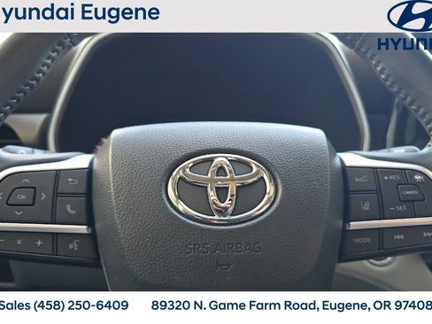 Used 2023 Toyota Highlander XLE AWD/4WD image 31