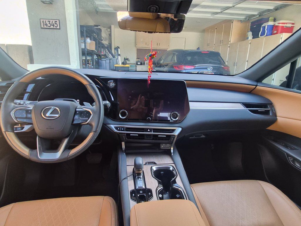 Used 2024 Lexus RX 350 Premium Plus w/ Convenience Package FWD image 4