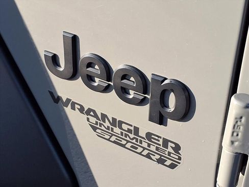 Used 2021 Jeep Wrangler Unlimited Sport image 19