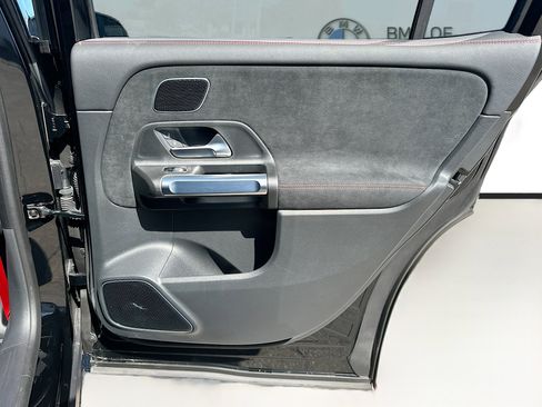 Used 2025 Mercedes-Benz GLB 35 AMG 4MATIC image 31