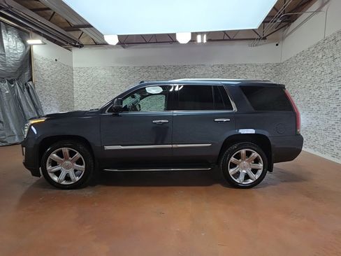 Used 2020 Cadillac Escalade Luxury image 4