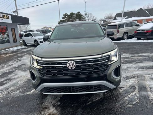 Used 2024 Volkswagen Atlas Peak Edition SE image 3
