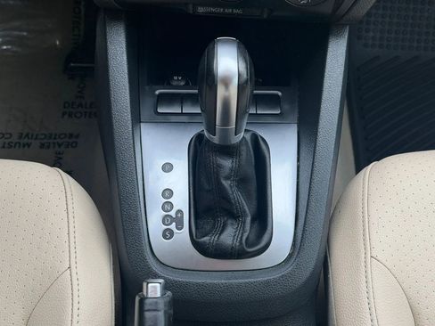 Used 2013 Volkswagen Jetta SE FWD image 16