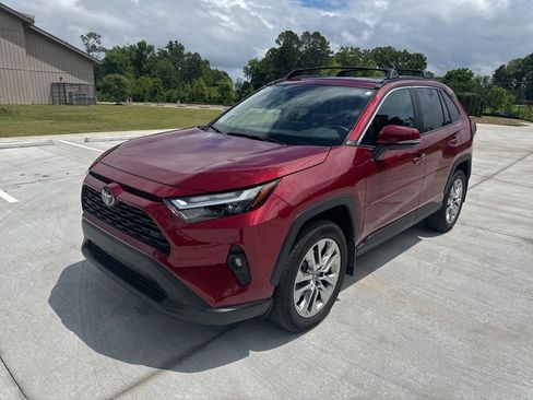Used 2025 Toyota RAV4 XLE Premium w/ Weather Package FWD image 1