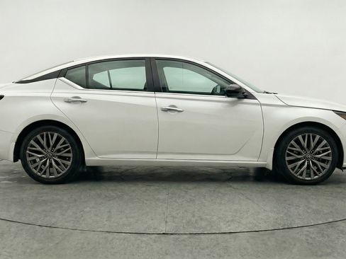 Used 2025 Nissan Altima 2.5 SV image 11