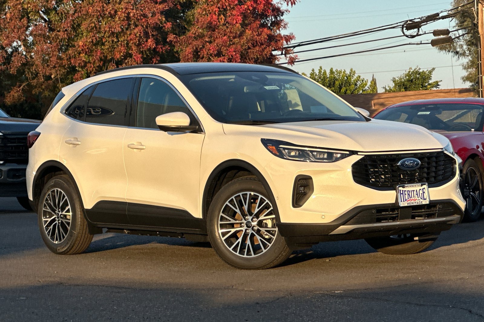 New 2024 Ford Escape SE w/ PHEV Premium Package FWD image 2