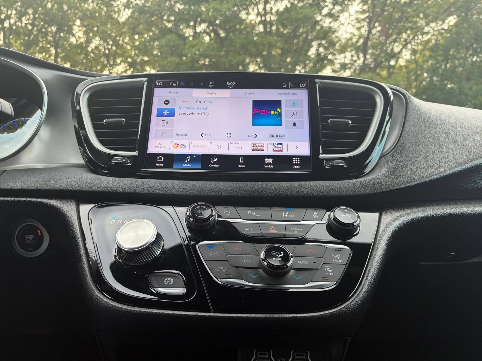 Used 2025 Chrysler Pacifica Select FWD image 16