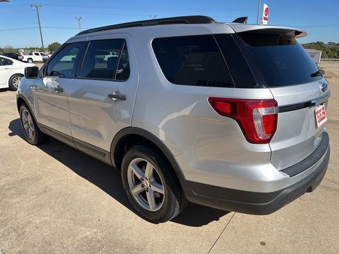 Used 2018 Ford Explorer FWD image 5