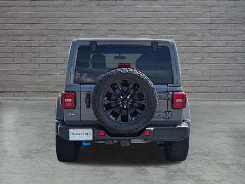 Used 2022 Jeep Wrangler Unlimited Sahara w/ Cold Weather Group AWD/4WD image 4