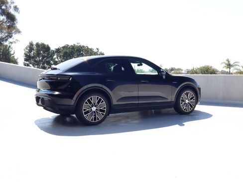 Certified 2024 Porsche Macan 4 Electric image 8