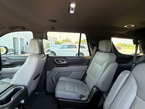 Used 2024 GMC Yukon SLT w/ SLT Luxury Package AWD/4WD image 5