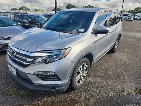Used 2017 Honda Pilot EX image 3