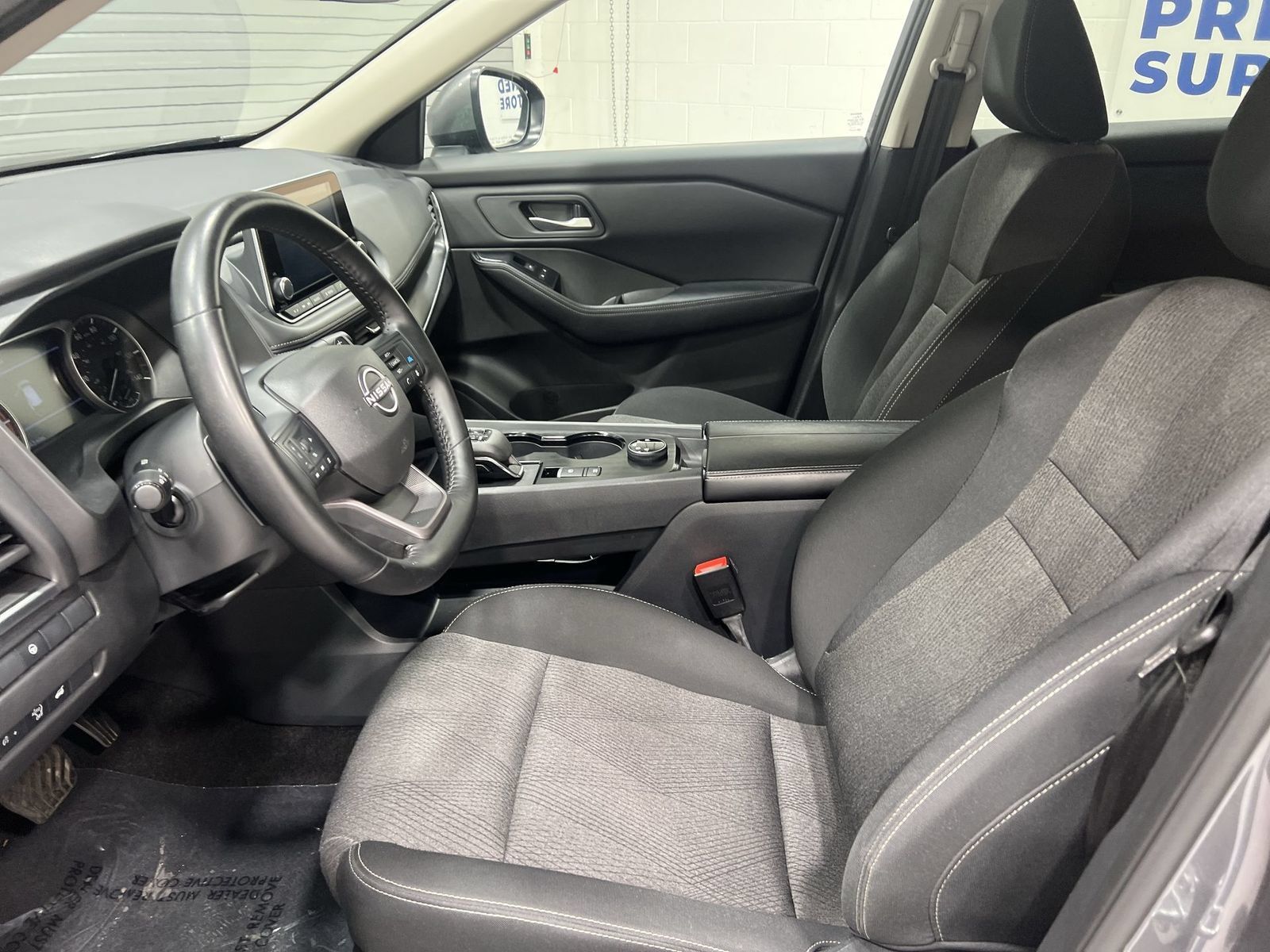 Used 2025 Nissan Rogue SV AWD/4WD image 11