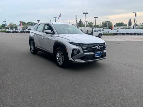 Certified 2025 Hyundai Tucson SE AWD/4WD image 9