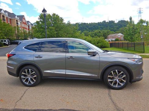 Used 2023 Acura MDX SH-AWD w/ Technology Package image 9
