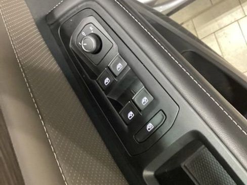 Certified 2025 Volkswagen Atlas SEL image 20