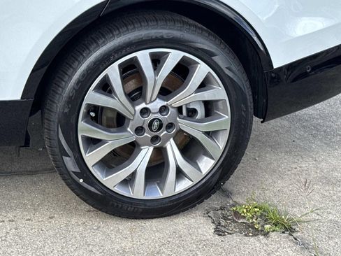 New 2026 Land Rover Discovery Limited Edition image 3