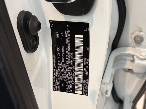 Used 2019 Lexus LX 570 4WD w/ Luxury Package image 28