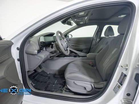 Used 2024 Hyundai Elantra SEL w/ Convenience Package FWD image 11