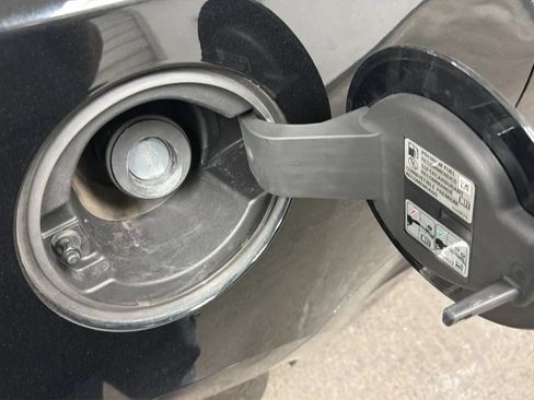 Used 2018 Chevrolet Camaro SS RWD image 28