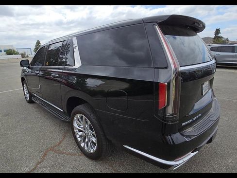 Used 2022 Cadillac Escalade ESV Premium Luxury w/ LPO, Radiant Package AWD/4WD image 7