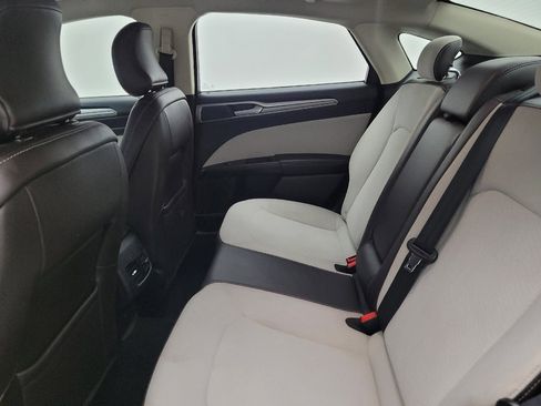 Used 2019 Ford Fusion SE w/ Equipment Group 151A image 18