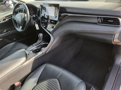 Used 2021 Toyota Camry SE image 8