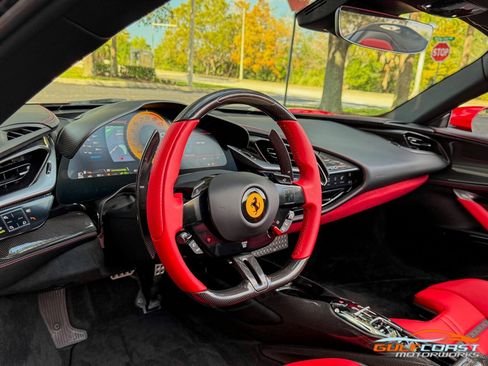 Used 2023 Ferrari SF90 Spider image 10