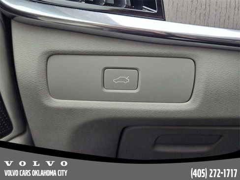 Used 2025 Volvo S90 B6 Plus image 17