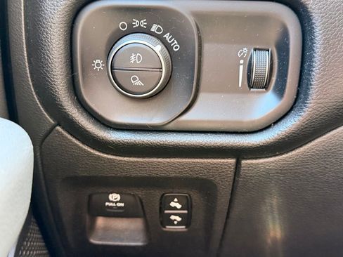 Used 2020 RAM 1500 Big Horn AWD/4WD image 23