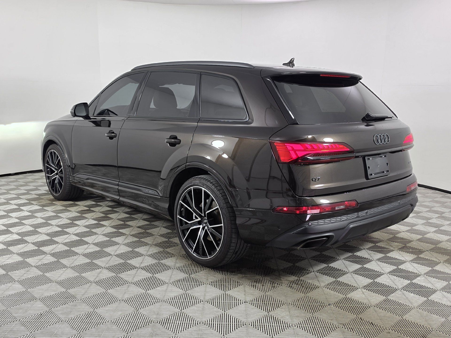 Used 2025 Audi Q7 3.0T Premium Plus AWD/4WD image 41
