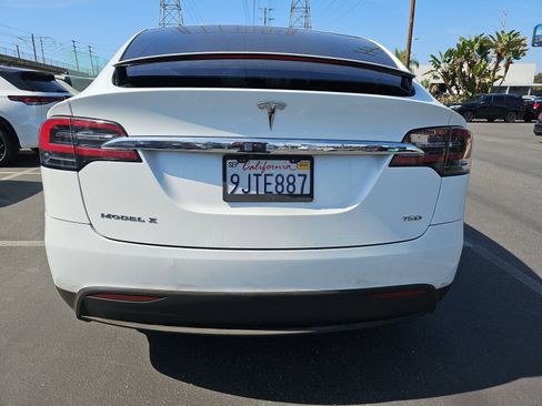 Used 2018 Tesla Model X 75D image 11