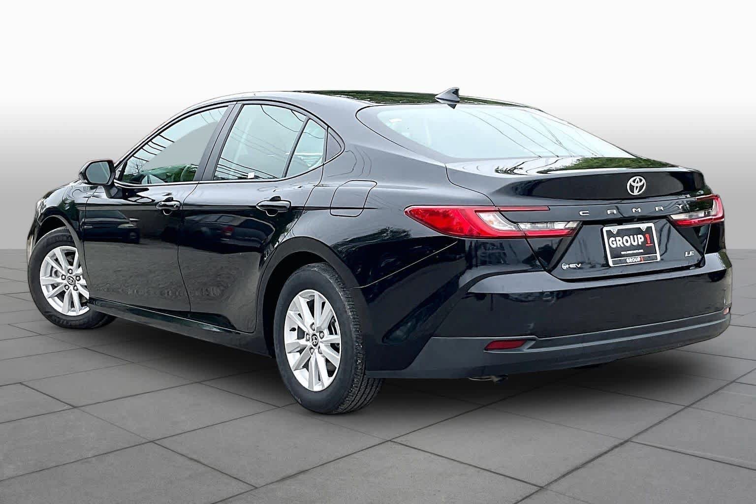 Used 2025 Toyota Camry LE FWD image 12
