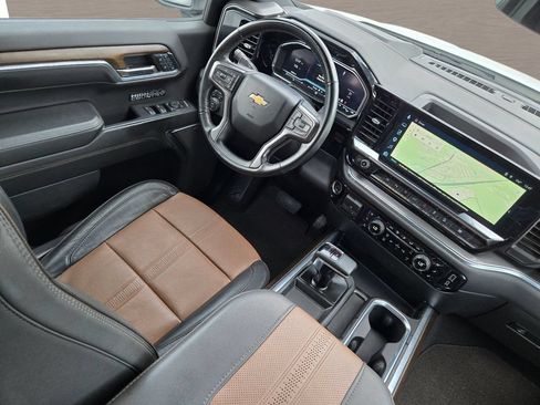 Used 2024 Chevrolet Silverado 1500 High Country w/ Technology Package AWD/4WD image 16