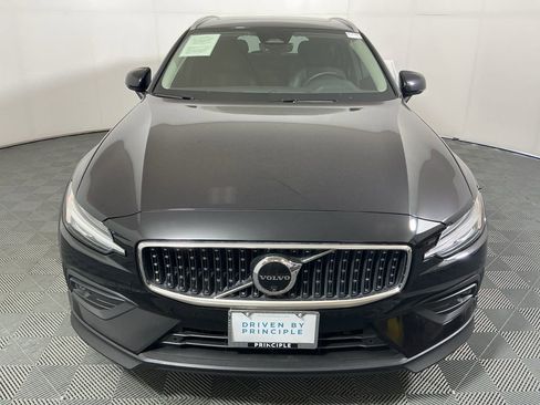 Used 2024 Volvo V60 B5 Cross Country Plus image 3