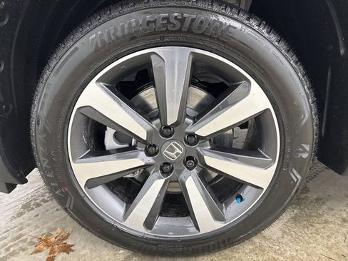 New 2025 Honda Pilot Touring image 14