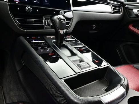 Certified 2023 Porsche Macan AWD/4WD image 11
