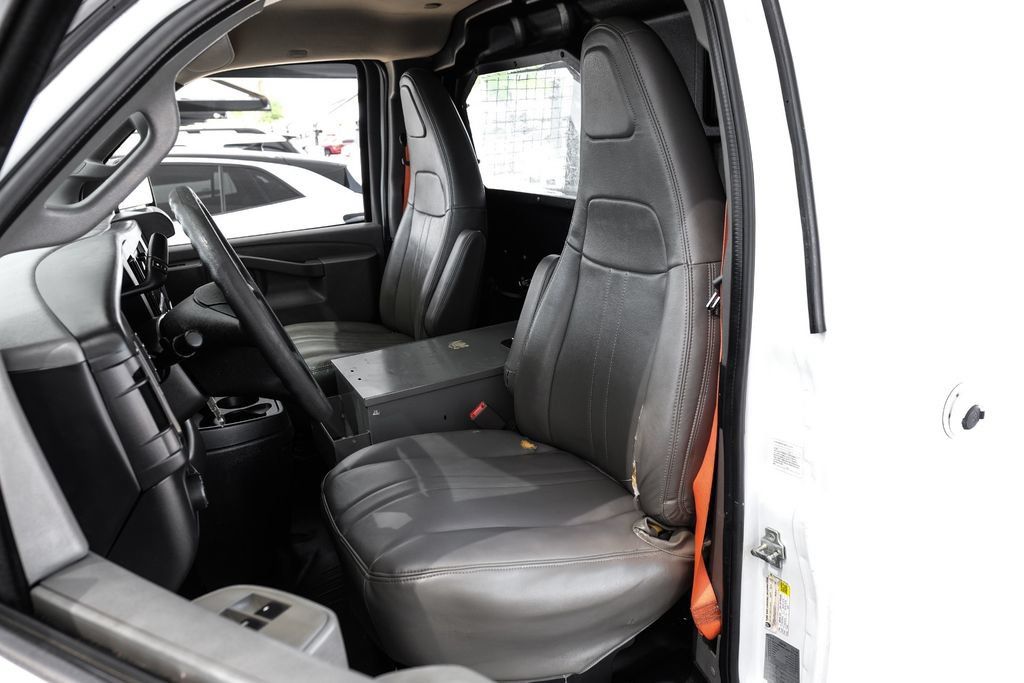 Used 2017 Chevrolet Express 2500 RWD image 30