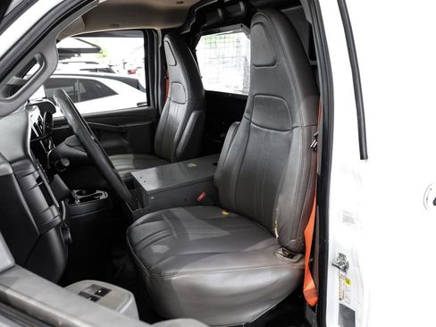 Used 2017 Chevrolet Express 2500 RWD image 30