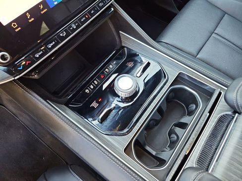 Used 2024 Jeep Wagoneer L Series III w/ Flexible Seating Group image 20