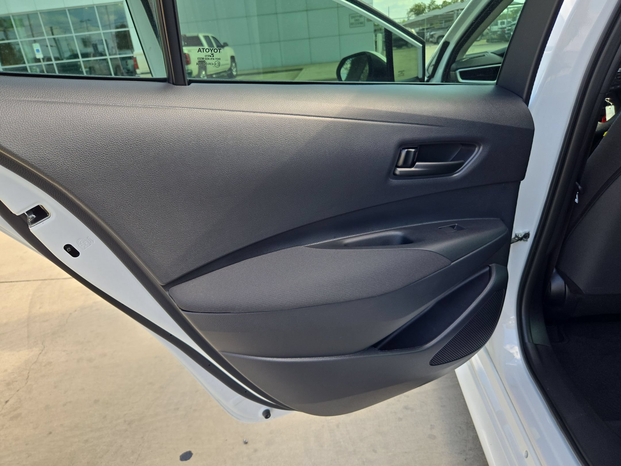 Used 2025 Toyota Corolla LE FWD image 14